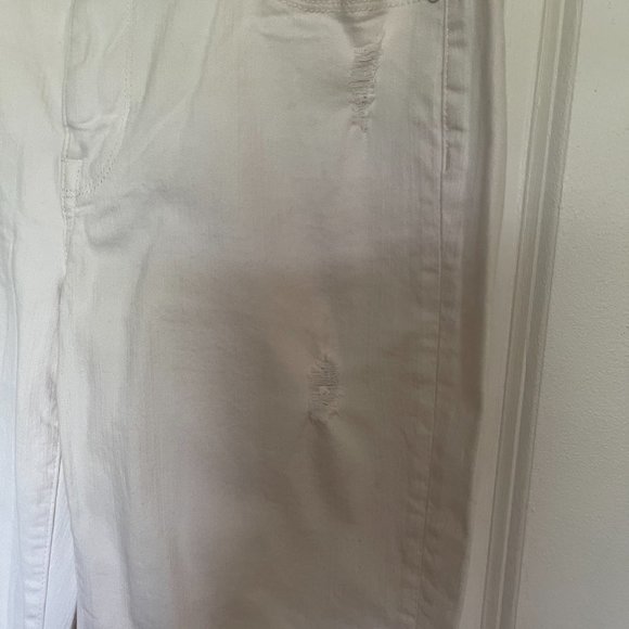 APT . 9 - Picture 3 of 9